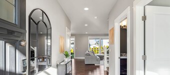 Modern 5 beds 4 bedrooms/2.5ba w/Billiards Room, Quiet Neighborhood.