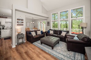 تلفزيون، مدفأة، كرة قدم الطاولة