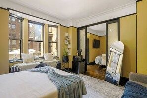 2 bedrooms, desk, iron/ironing board, WiFi - Elegant 2BR at the Historic Mansfield Residence (New York)