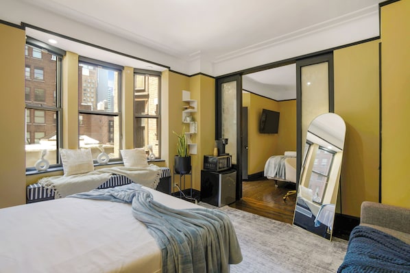 2 bedrooms, desk, iron/ironing board, WiFi - Elegant 2BR at the Historic Mansfield Residence (New York)