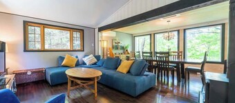 Rustic Chic Chalet  Spa, Firepit, Near Lake Access