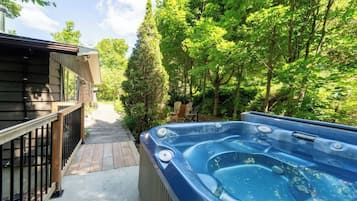 Bain à remous extérieur