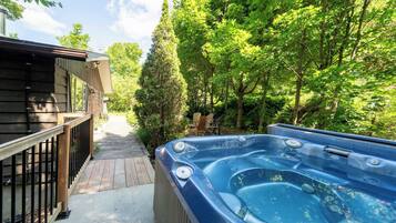 Bain à remous extérieur