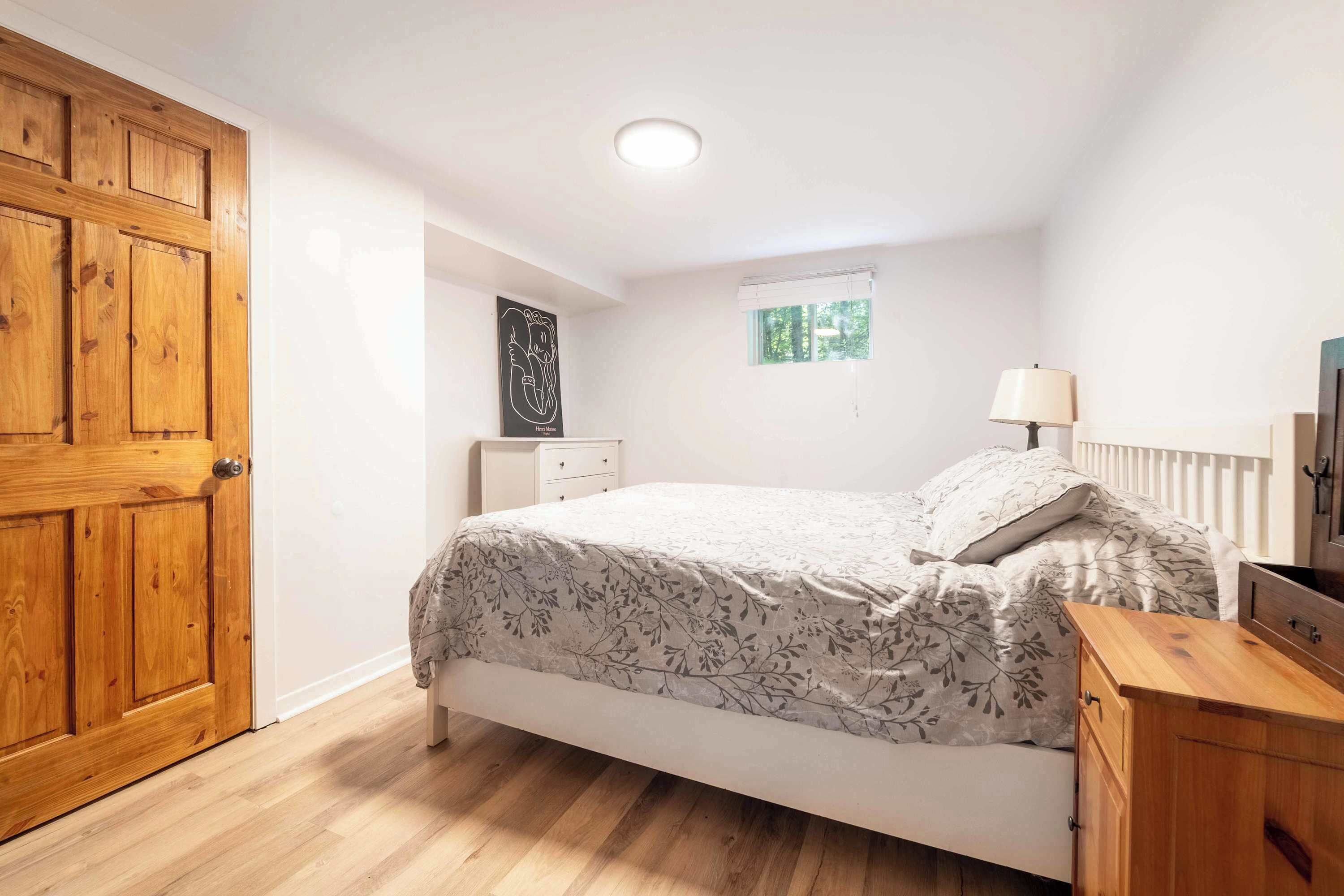 2 bedrooms, travel cot, free WiFi, bed sheets