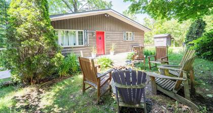 Rustic Chic Chalet Spa, Firepit, Near Lake Access