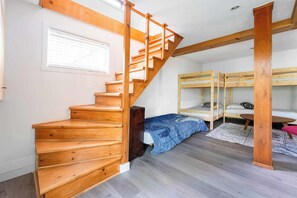 2 bedrooms, travel cot, free WiFi, bed sheets
