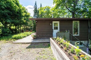 Exterior - Rustic Chic Chalet  Spa, Firepit, Near Lake Access (Saint-Adolphe-d`Howard)