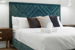 4 bedrooms, desk, iron/ironing board, free WiFi