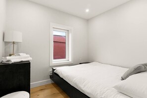 4 bedrooms, desk, iron/ironing board, free WiFi
