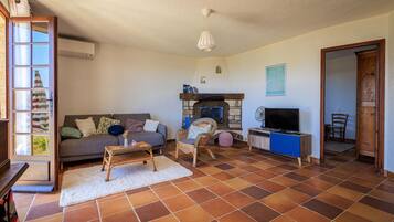 Télévision, cheminée