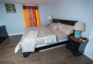 3 slaapkamers, een strijkplank/strijkijzer, gratis wifi, beddengoed