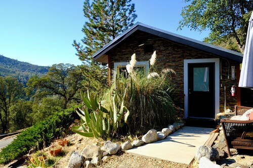 Charming stone clad cabin with views off Highway 140 towards Yosemite