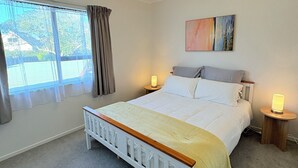 Unclassified image, 4 of 25, button - Bright & Spacious 2BR, Sleep 4, Free Parking, Easy Access to CBD (Auckland)