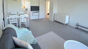 Unclassified image, 5 of 25, button - Bright & Spacious 2BR, Sleep 4, Free Parking, Easy Access to CBD (Auckland)
