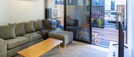 Een smart-tv en een kantoor