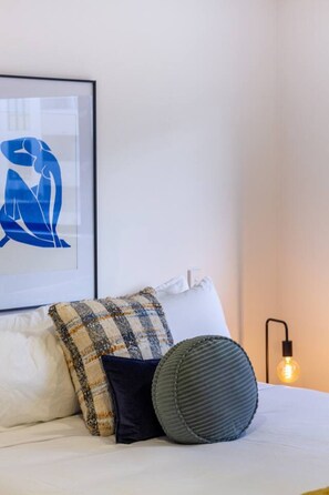 2 室のベッドルーム、アイロン / アイロン台、WiFi (無料)、ベッドシーツ