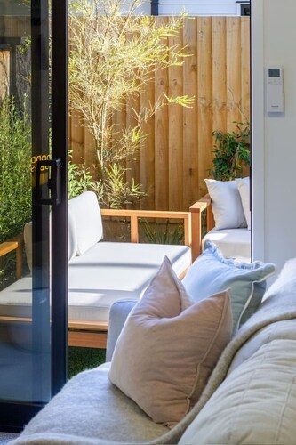 Sun Soaked City Escape 2BR and 2Bath Townhouse