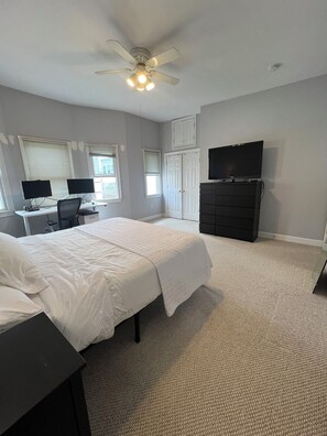 3 bedrooms, iron/ironing board, WiFi, bed sheets