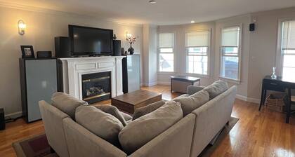 Large Single Family Executive Retreat for Work & Vacation-Near Convention Center