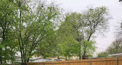 Cozy modern retreat 4-bedroom house in charming Killeen with WiFi, AC