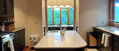 Micro-ondes, four, plaque de cuisson, lave-vaisselle