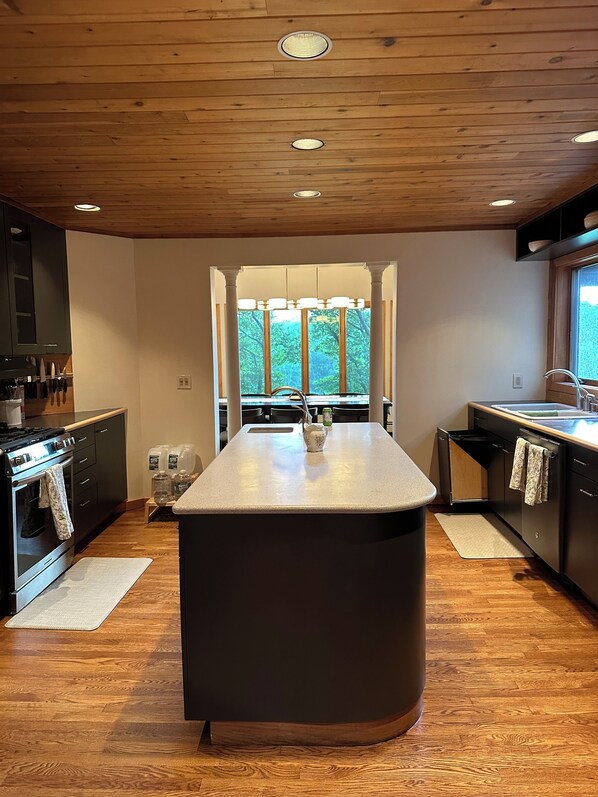 Microwave, oven, stovetop, dishwasher - Sophisticated 4bedroom retreat with stunning views on 13 wild acres in Catskills (Liberty)