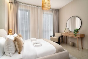 1 dormitorio, tabla de planchar con plancha, wifi y ropa de cama