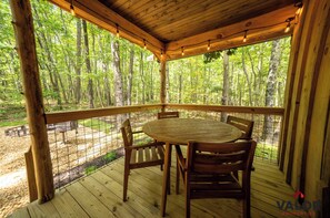 Outdoor dining - Squirrel's Nest (Fort Payne)