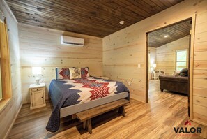 1 bedroom, WiFi, bed sheets - Squirrel's Nest (Fort Payne)