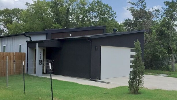 A modern single-story house with a garage, a fenced yard, and a small tree. - Charming -Cozy private studio Bedroom! (Dallas)