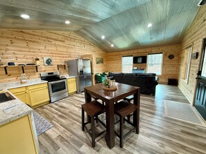 Interior - Turkey Trot (Fort Payne)