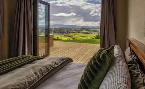 Off-Grid Luxury - Soak In The View