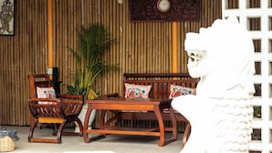 Quầy tiếp tân