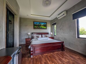 Deluxe-rum - 1 kingsize-säng - balkong - utsikt mot staden | Skrivbord, arbetsyta för laptop, gratis wi-fi och sängkläder
