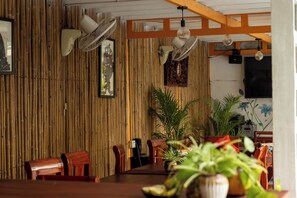 Reception - Travellers Inn (Siem Reap)