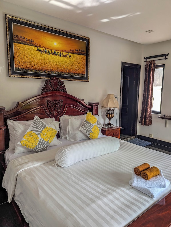 Deluxe Room, 1 King Bed, Balcony, City View | Desk, laptop workspace, free WiFi, bed sheets