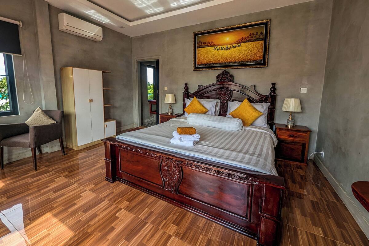Deluxe Room, 1 King Bed, Balcony, City View | Desk, laptop workspace, WiFi (free), bed sheets