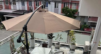 Charming Bed & Breakfast Room #3 with WiFi, Netflix and AC in Superb Compostela
