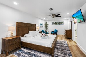 5 bedrooms, desk, iron/ironing board, travel cot