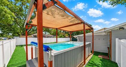 Pickleball Paradise | Private Heated Swim Spa | Court + Gym, Sleeps 10