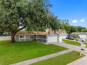 Exterior - Private Pickleball Court • Home Gym • Pet-Friendly | Valrico (Valrico)