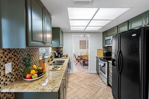 Fridge, microwave, oven, stovetop - Lounge & Play in Chic North Tampa Home (Tampa)