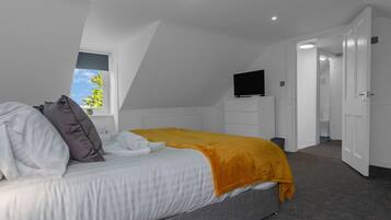 4 bedrooms, desk, iron/ironing board, free WiFi