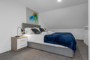 4 bedrooms, desk, iron/ironing board, free WiFi