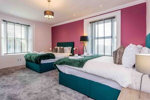 5 bedrooms, desk, iron/ironing board, WiFi - Contractor's Dream-5/6Beds-CCTV-VAT Registered (Fishburn)
