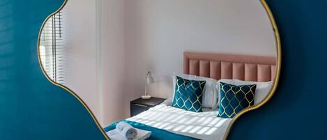 5 bedrooms, desk, iron/ironing board, WiFi