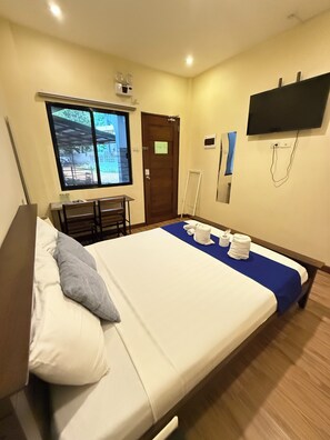 Standard Room | Free WiFi, bed sheets