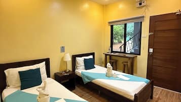 Standard Room | Desk, free WiFi, bed sheets