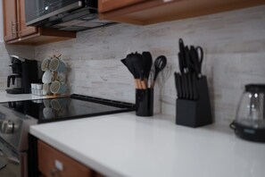 Fridge, microwave, oven, stovetop - Heated Lanai Pool • Epic Game Room • 15 Min to Beach • Private Yard (Cape Coral)