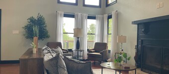 Tranquil Mountain Lodge Escape Near Carters Lake